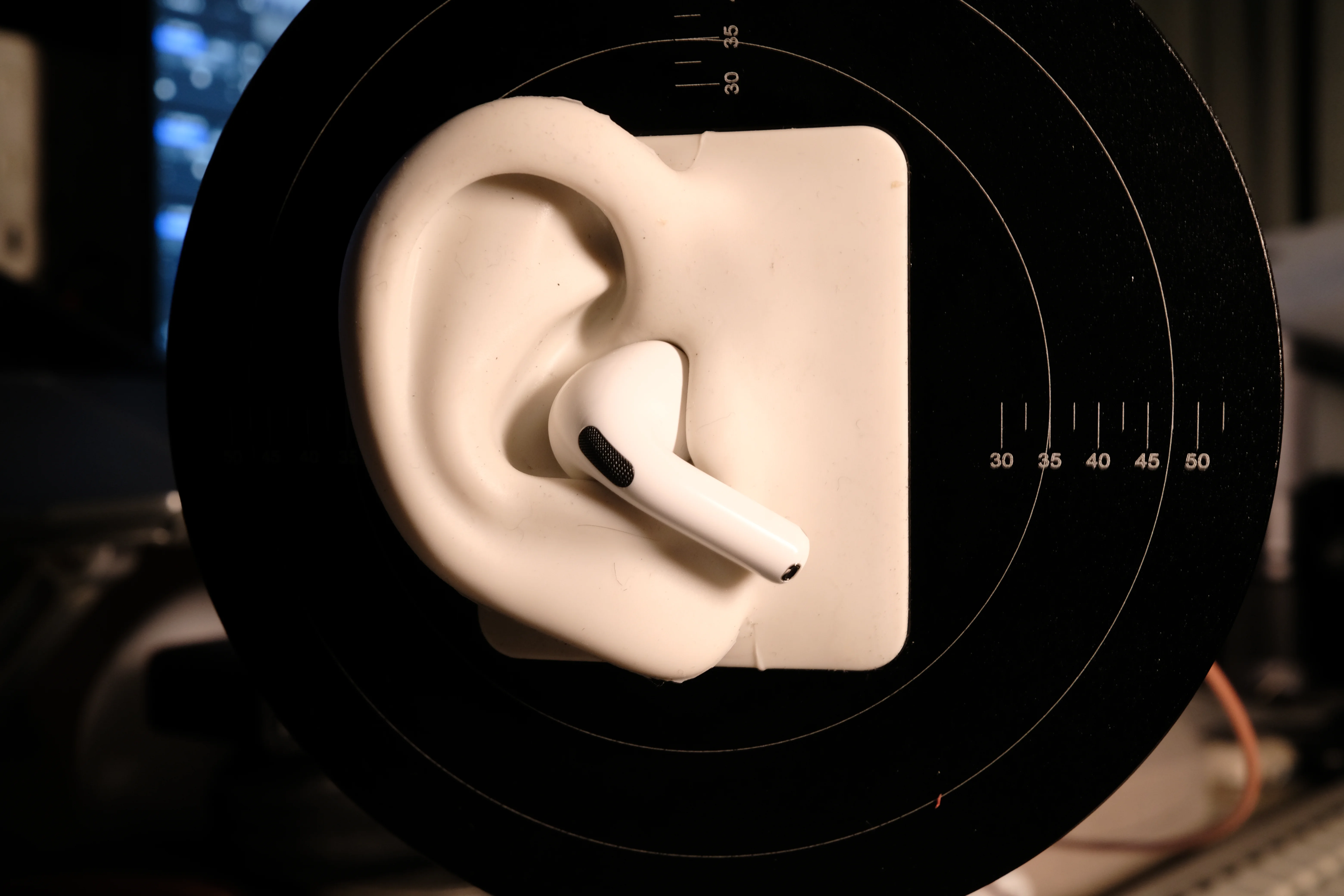 AirPods 5 (Wireless Charging Case)